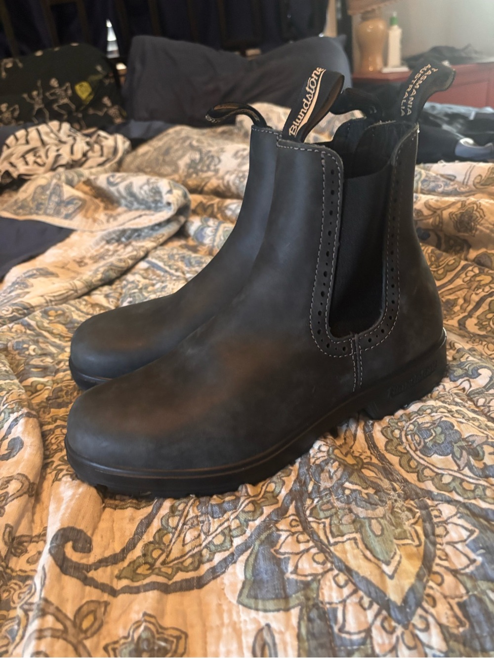 Blundstone Rustic Black Chelsea Boots w/Eyelet detail size 6M